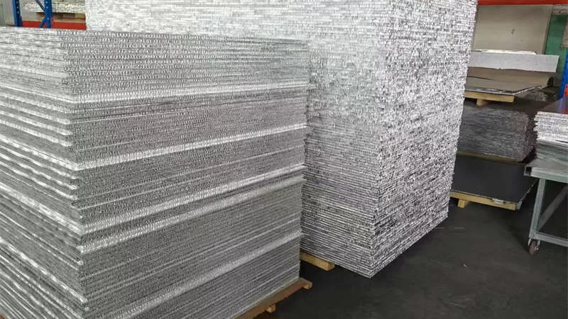 Aluminum honeycomb board with high stiffness and durability