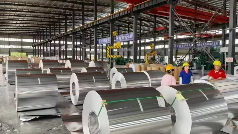 Anodized aluminum coil with uniform surface finish and enhanced corrosion resistance
