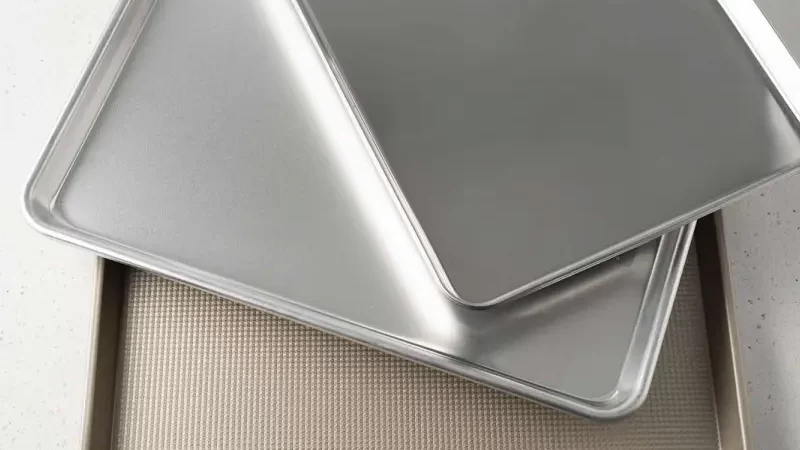 Are aluminum baking sheets safe