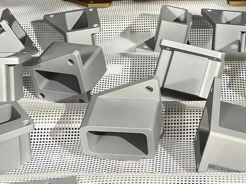 Anodized aluminum plate