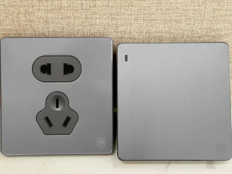 Anodized aluminum plate