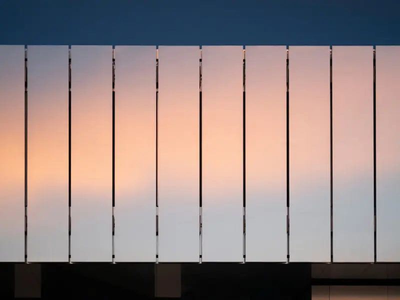 Anodized aluminum plate